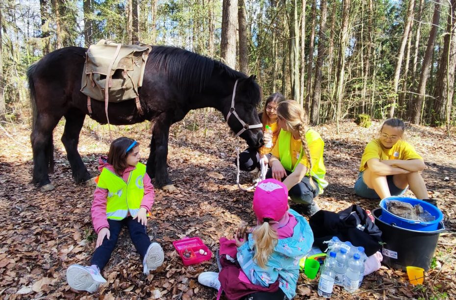 Kinder mit Pferd.jpg.jpg